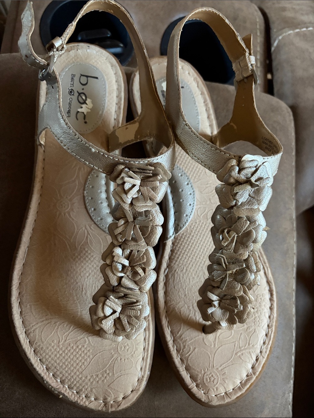 b.o.c. Women's Tan Floral T-Strap Sandals